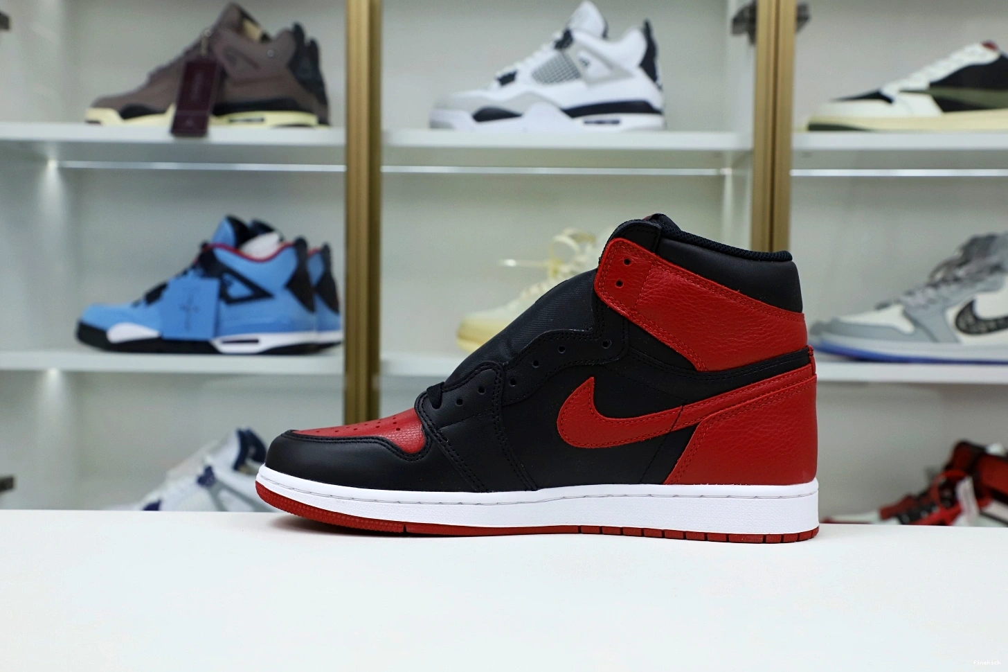 RETRO JORDAN 1 AIR 'BRED' HIGH OG 1011